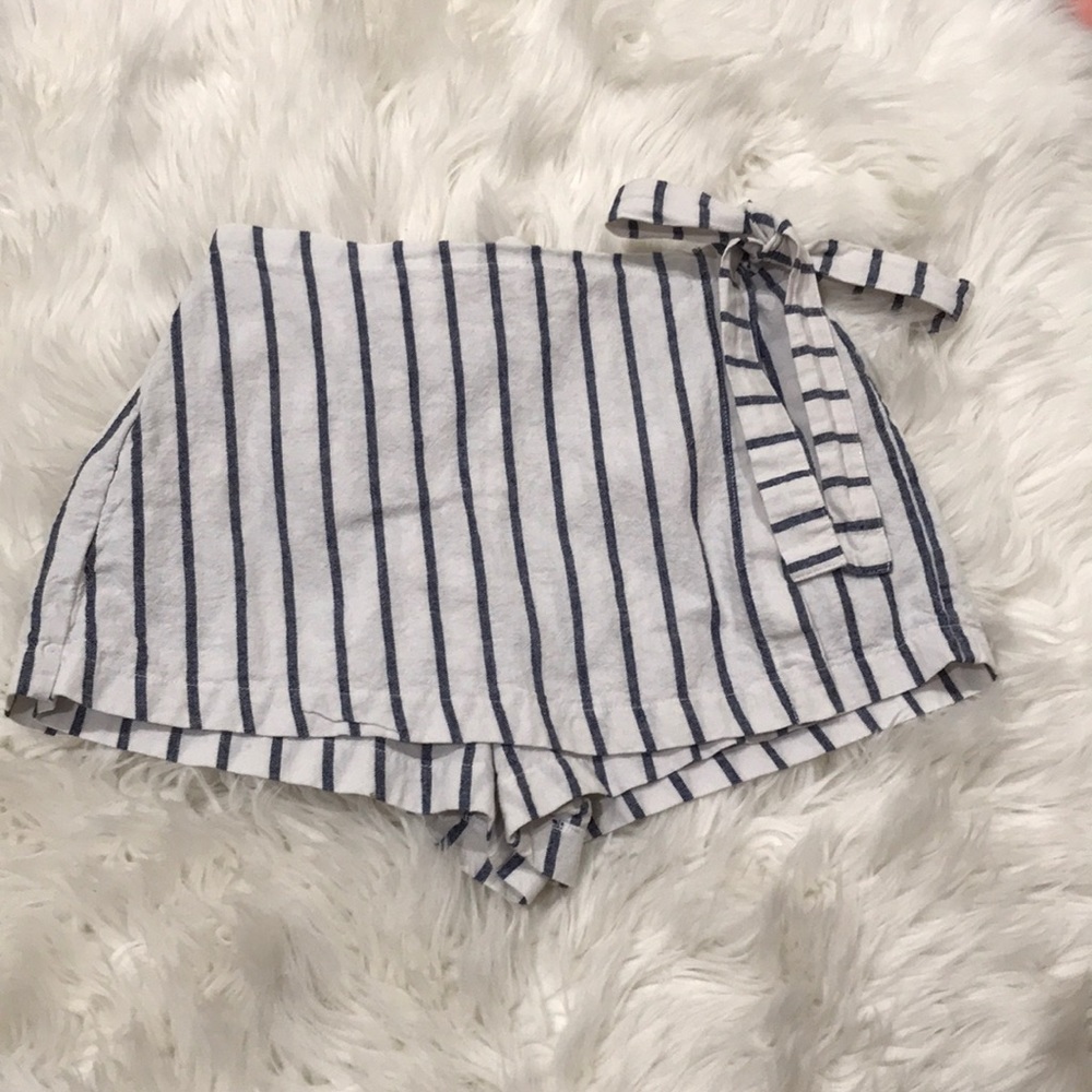Stripped tie shorts